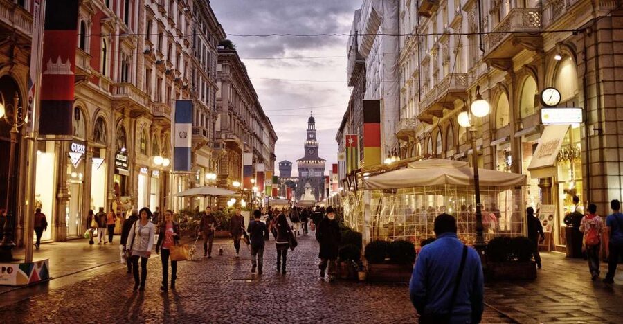 2-Hour Milan by Night Walking Tour - La Scala area, then Vittorio Emanuele II Gallery at night