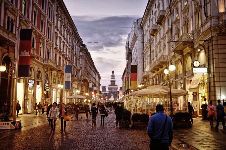 2-Hour Milan by Night Walking Tour - Price and time: what $165.40 gets you in real terms