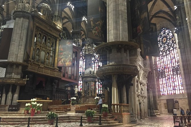 2-hours Duomo of Milan guided experience with entrance tickets - Bathroom reality at the Duomo complex