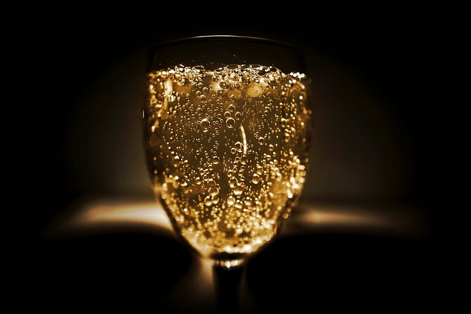 3 Italian sparkling wines and how to distinguish them: Prosecco, Franciacorta.. - Milan at 5pm: Why This Two-Hour Sparkling Class Works