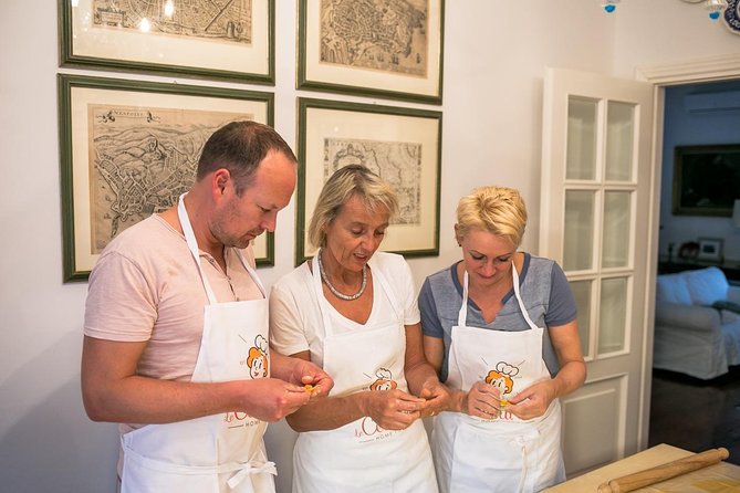 Cesarine: Cooking Class with tasting at Local's Home in Milan - Main Course Options: Pizzoccheri, Risotto, or Lasagna