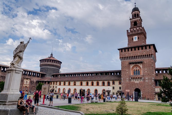 Discover Milan’s Highlights with a Cultural Tour Quiz! - Stop 3: Piazza della Scala and Leonardo’s centered presence