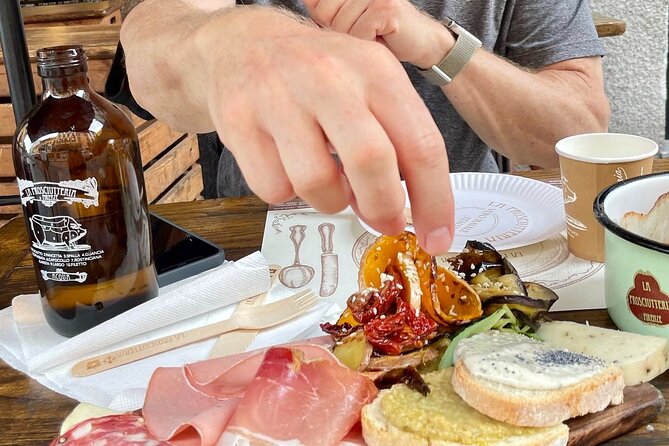 Discover the Milano by Food - Orto Botanico di Brera: a short reset in the middle of the walk
