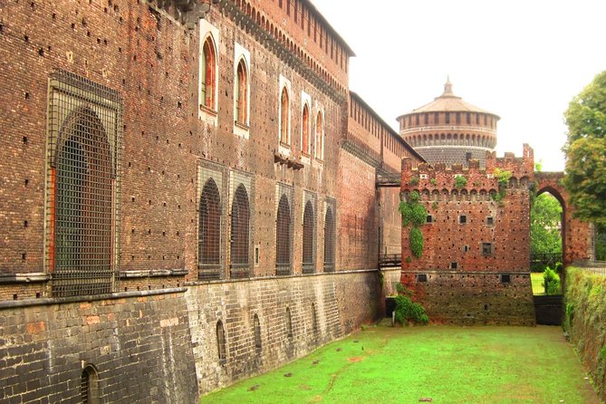 Duomo and Sforza Castle Guided Tour in Milan - Meeting Point at Mondadori Duomo: Find the Purple Flag, Be Early