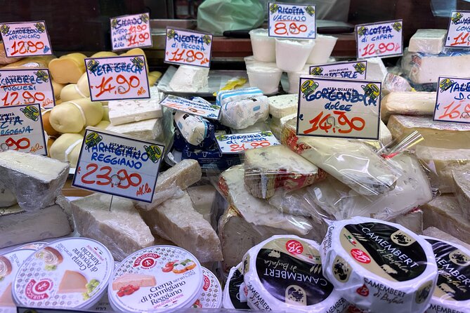 Eating Milan Street Food Tour with Guided Tasting and Sightseeing - Duomo square without the ticket headache: facade views and orientation