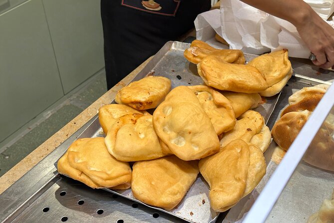 Eating Milan Street Food Tour with Guided Tasting and Sightseeing - What you actually eat: tastings that start conversations