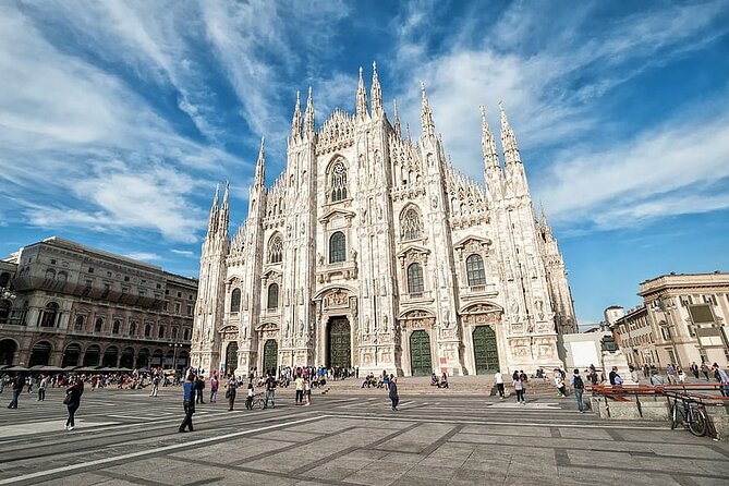 Elevated Ecstasy: Duomo Discovery & Rooftop Marvels! - Piazza del Duomo first: where the tour starts and how to not get lost