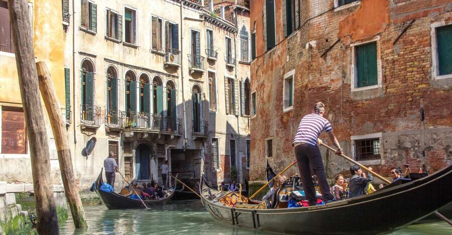 From Milan: Day Trip to Venice with Guided City Tour - Getting your bearings fast: the 2-hour guided walking tour around St Mark’s