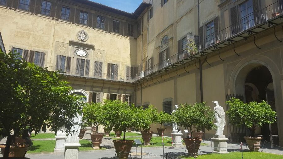 From Milan: Florence Walking Tour with Train Tickets - Ponte Vecchio: a guided view plus the shopping energy outside