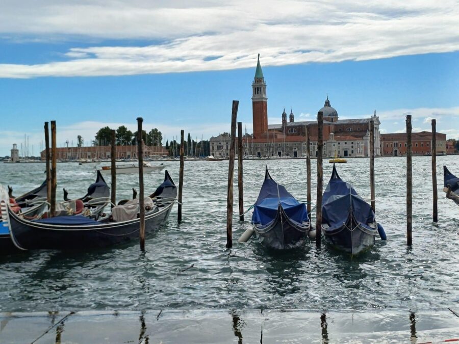 From Milan: Venice City Highlights Guided Day Trip - Milan to Venice by bus, with a proper water entrance