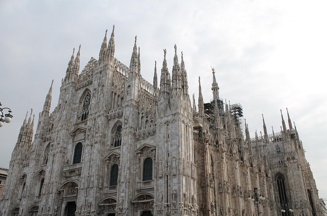 Highlights of Milan - Things you cannot miss! - Stop 3: Monumento a Leonardo da Vinci and why context matters