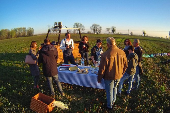 Hot air balloon flight Milan weekend - Meeting at Sant’Angelo Lodigiano and getting to the launch site