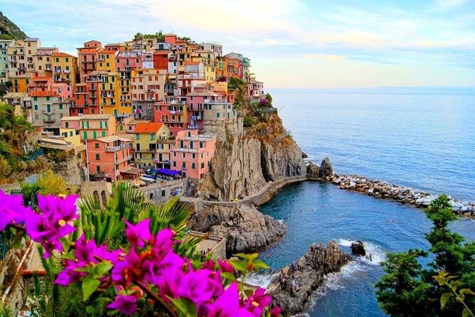 Ligurian Colors, Cinque Terre Full Day Private Transfer Excursion From Milan - Using the train like a local (and why hop-on, hop-off is the real flexibility)