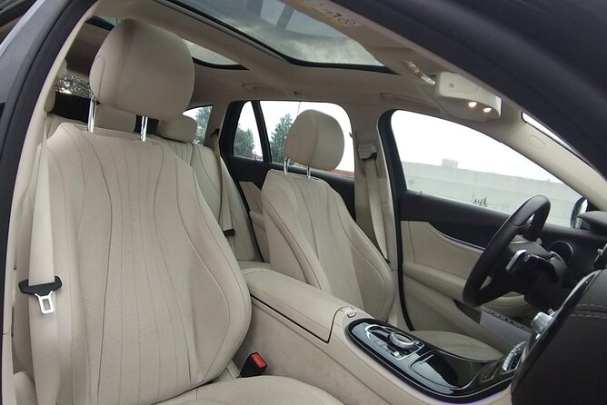 Linate Airport Milan (LIN) to Milan - Arrival Private Transfer - Sedan or Minivan Comfort for Up to 8 (With Real Luggage Space)