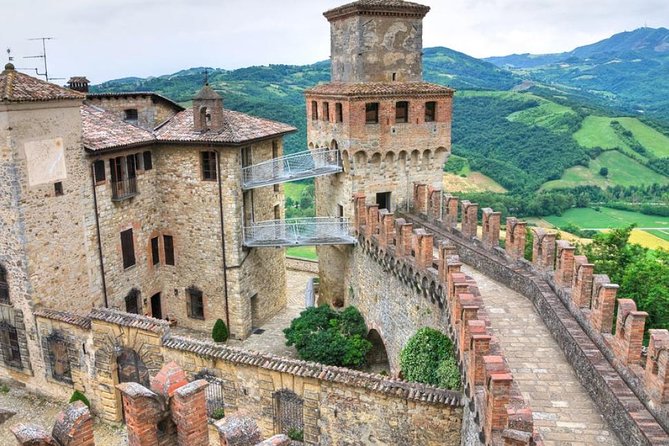 Medieval villages & Cremona Stradivari's town, tour from Milan - Walking, weather, and “what if” planning