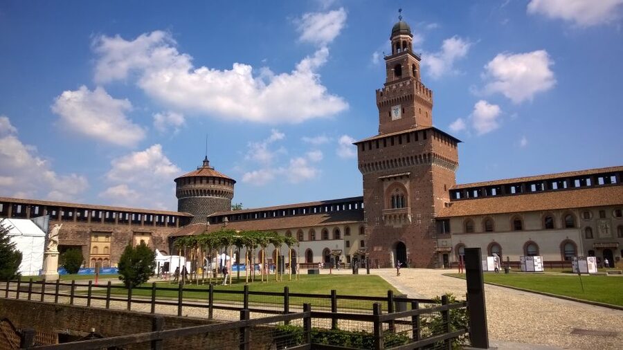 Milan 3–Hour Cultural Bike Tour - Castello Sforza and the Renaissance power story