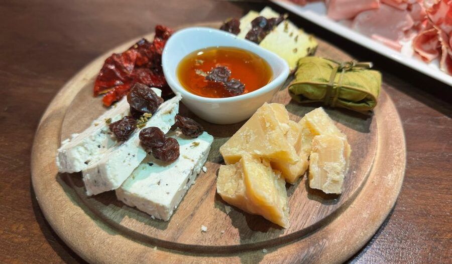 Milan: Aperitivo with Food Selection & a Glass of Wine - Choosing Your Glass of Italian Wine (and Getting More from It)