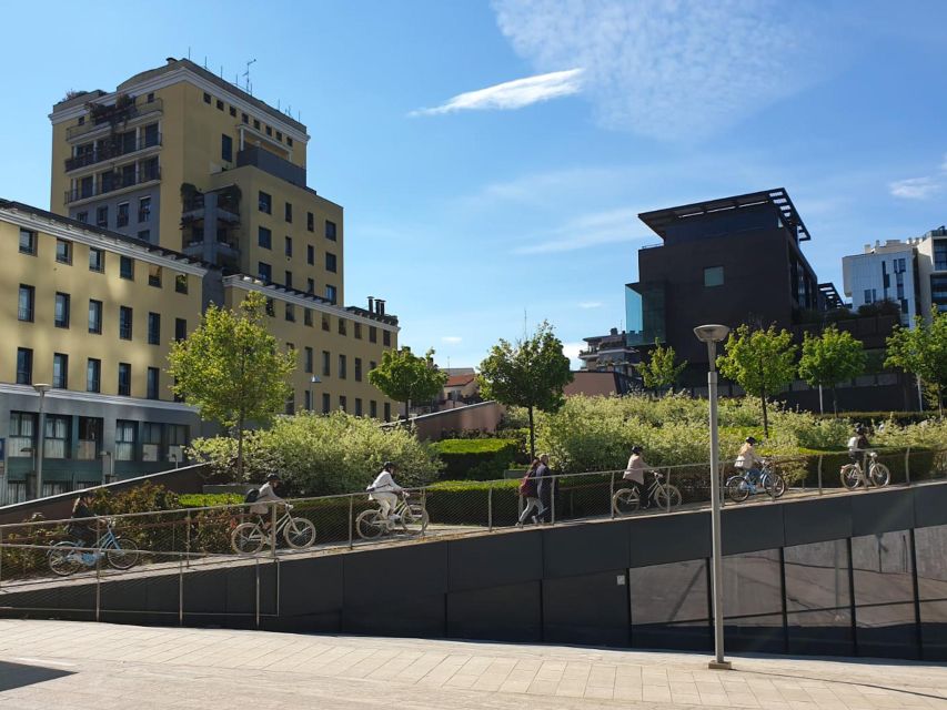 Milan: Bike tour of the city - Navigli and Porta Ticinese: canal-area energy on two wheels