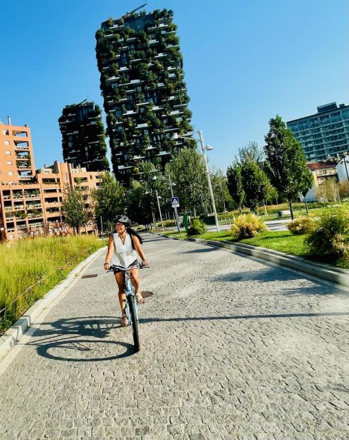 Milan: Bike tour of the city - Rossignoli bikes, group size, and the pace that keeps you together