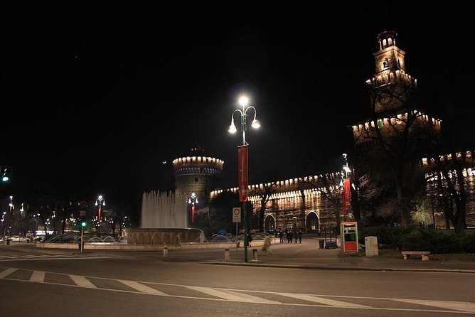 Milan by night walking experience - Teatro alla Scala at Night: Milan’s Prestigious Stage