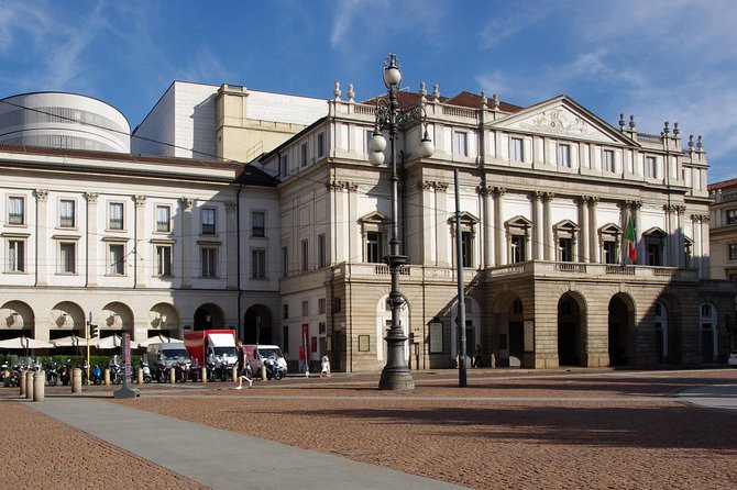 Milan by night walking experience - Guides, Hearing, and Small-Group Reality