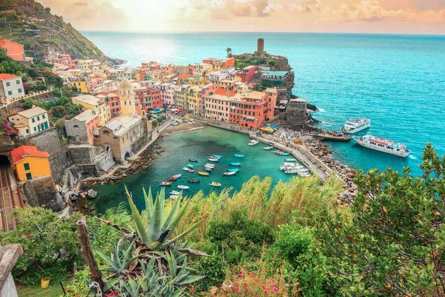 Milan: Cinque Terre Full-Day Guided Trip With Cruise - Milan to La Spezia by coach: the long ride that sets the tone