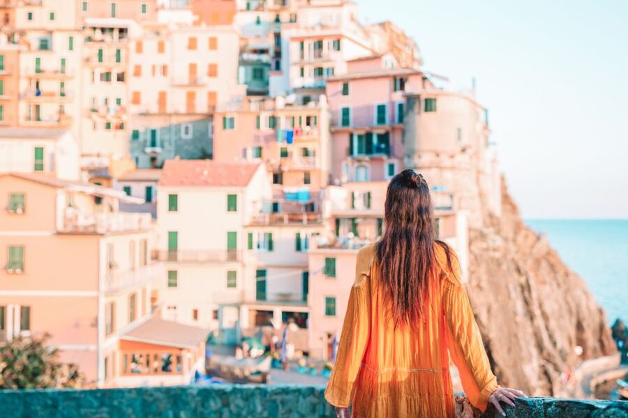 Milan: Cinque Terre Full-Day Guided Trip With Cruise - How the guide keeps a big group together (and what to watch)