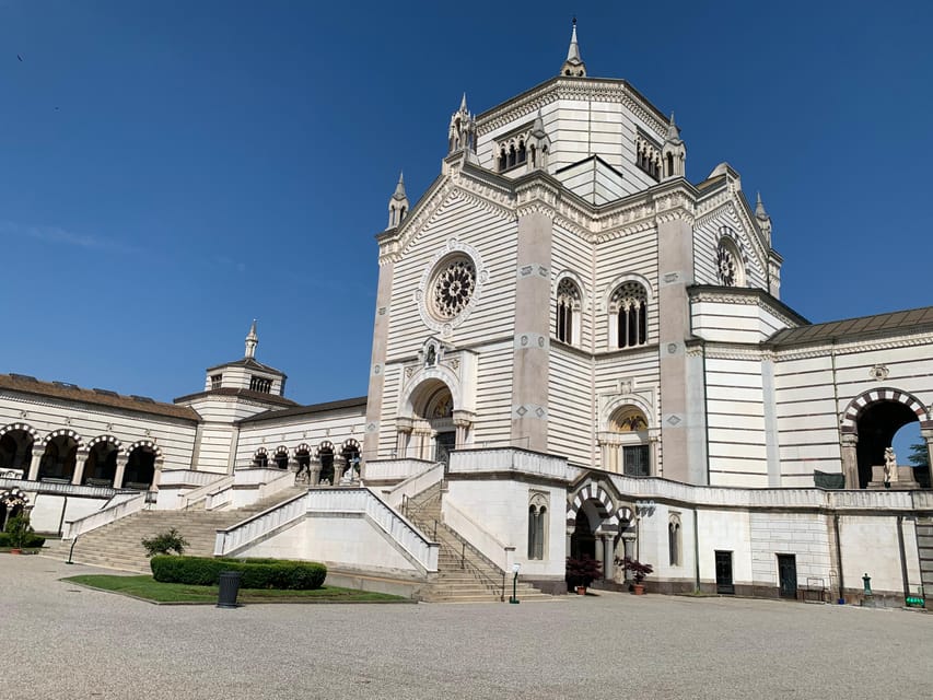 Milan: City Highlights Bike Tour - A 3-hour loop that helps you read Milan quickly