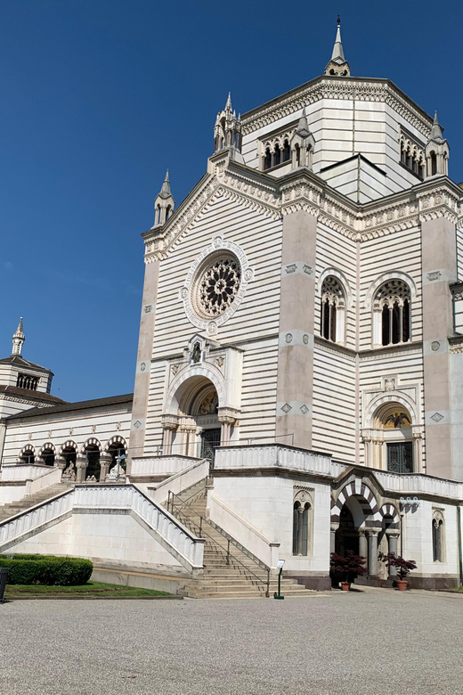 Milan: City Highlights Bike Tour - Getting set up at Via Falcone 7 (and what’s included)