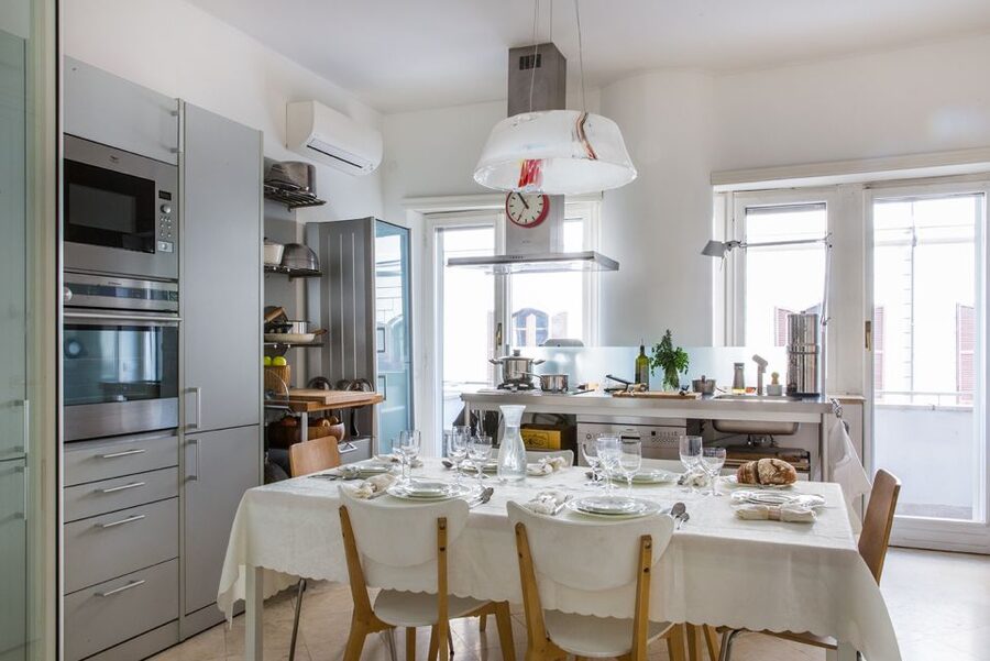 Milan: Dining Experience at a Local's Home - Finding the House, Meeting Your Host, and Getting Comfortable