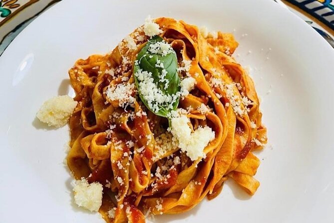 Milan - Discover the Italian flavors: Fresh Pasta and Tiramisu - Lydia’s home kitchen: what that means for your experience