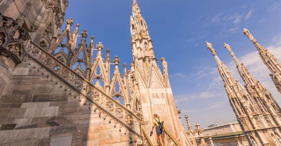 Milan Duomo and Rooftop 2-Hour Guided Tour - Meeting at Mondadori Duomo: Find the Arches, Then the Sign