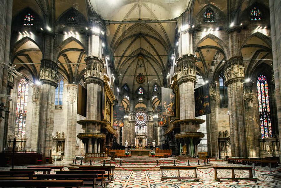 Milan Duomo Cathedral and Rooftop Terrace Guided Tour - Entering the Duomo Cathedral: What the Guide Helps You See