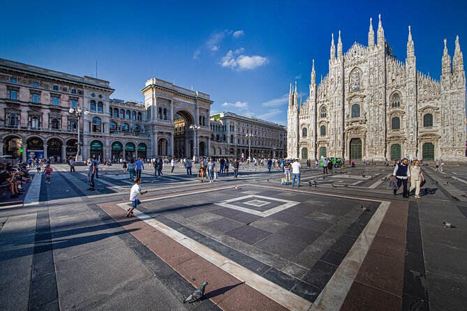 Milan: Duomo, Scala, Sforza Castle and Last Supper Private Tour - La Scala and Piazza della Scala: the outside stop that sets the mood