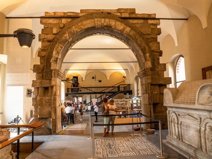Milan: Duomo, Sforza Castle, and Pieta Guided Tour - Pace, headsets, and how the tour avoids the usual Milan chaos