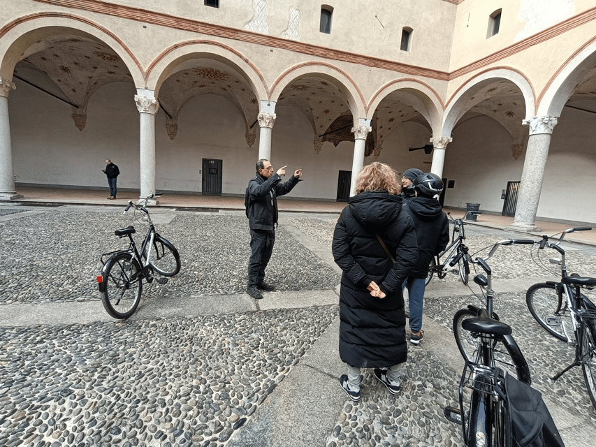Milan: ELECTRIC-Bicycle Tour Live Tour Guide 3 hours & half - From Sforza Castle to Arco della Pace: a fast way to get your bearings
