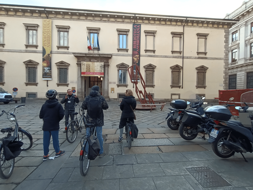 Milan: ELECTRIC-Bicycle Tour Live Tour Guide 3 hours & half - Piazza Mercanti and Brera: finishing with art and atmosphere