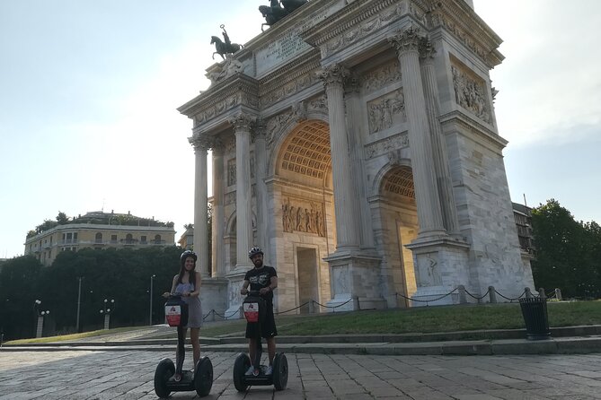 Milan: Electric Bicycle Tour Tourist Guide Live - 3 hours & half - Arco della Pace and the Milan Skyline: first stops, up-close monument time