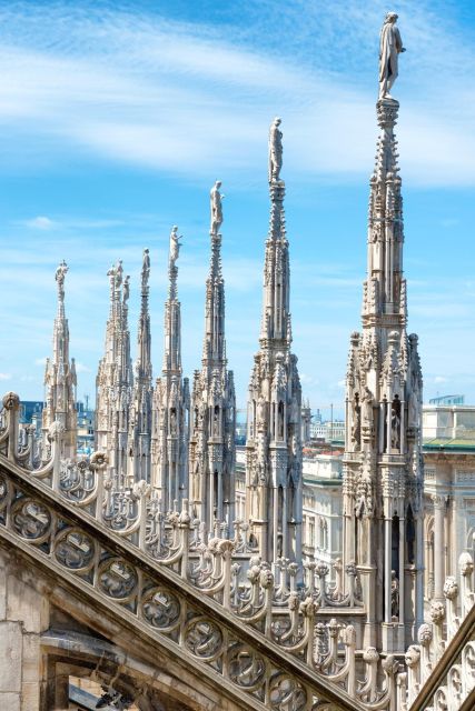 Milan: Express Walk with a Local in 90 minutes - Fashion districts on a walking route: style as a clue