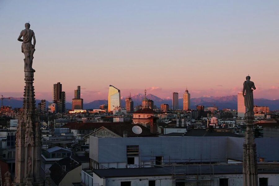 Milan: Express Walk with a Local in 90 minutes - Who should book this Milan express walk?
