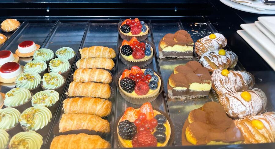 Milan: Food Tour with Pasta, Pizza, Cannoli, and Tiramisu! - Stop-by-stop: three bakery moments and two restaurant stops