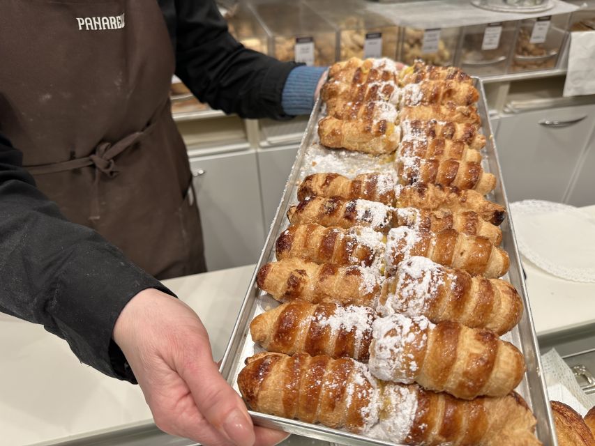 Milan: Gourmet Street Food Tour with Sightseeing and Tasting - The savory tastings: ham and cheese shop stops