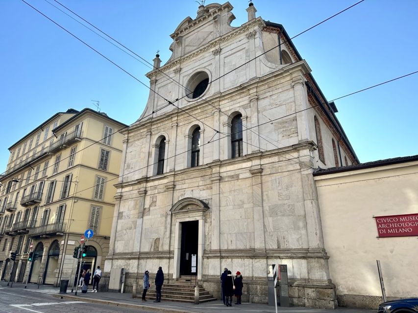 Milan: Gourmet Street Food Tour with Sightseeing and Tasting - The guide role: why the commentary makes the food taste better