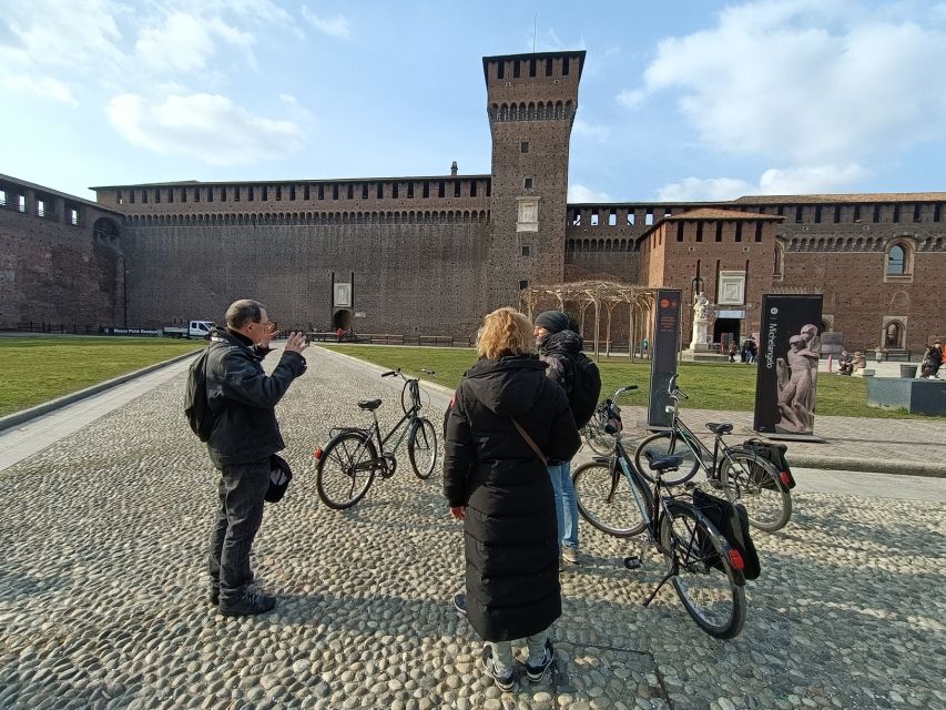 Milan: Guided Bike Tour - Piazza Affari and L.O.V.E: when finance meets contemporary art