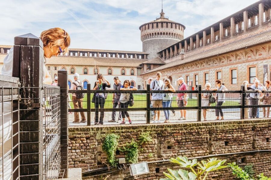 Milan: Guided Walking Tour & Last Supper Visit with Ticket - Where the tour really starts: Santa Maria delle Grazie and a fast handoff
