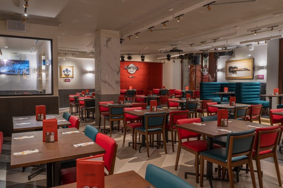 Milan: Hard Rock Cafe with Set Menu for Lunch or Dinner - Hard Rock Cafe Milan: right by the Duomo, with built-in fun