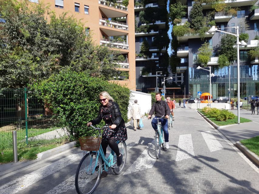 Milan: Highlights and Hidden Gems Guided Bike Tour - Palazzo Reale, Galleria Vittorio Emanuele, and La Scala: the refined Milan sweep