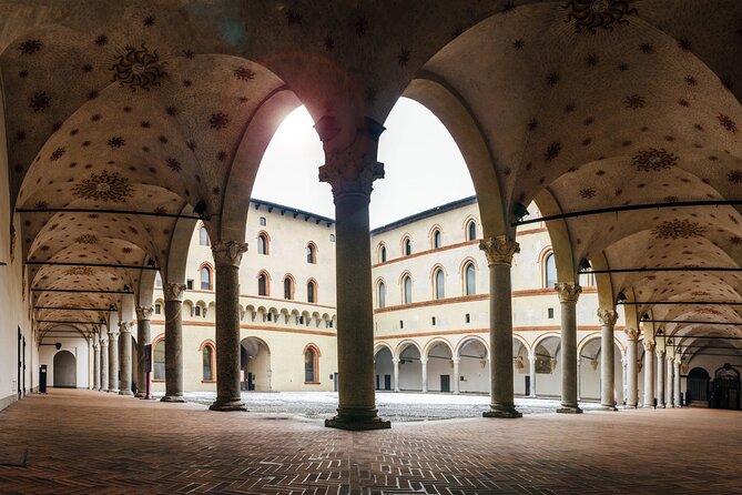 Milan: Highlights and Secret Treasures walking tour - Start strong at Piazza Fontana: Milan’s ancient fountain