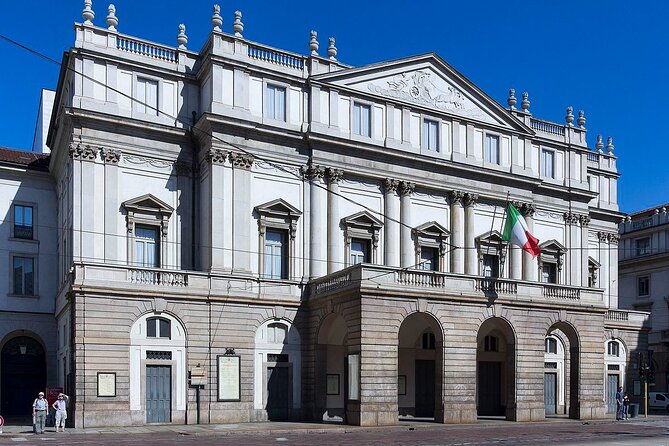 Milan Highlights semi-Private Walking Tour - Piazza Mercanti and the Medieval Palazzo della Ragione Moment