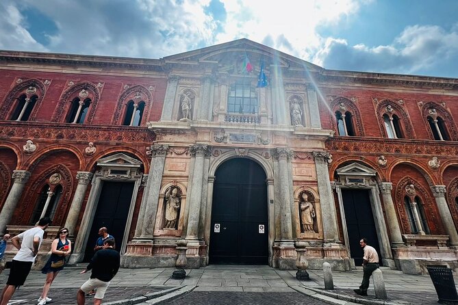 Milan Highlights Walking Tour – Perfect for First-Time Visitors - Piazza del Duomo: the big iconic church zone